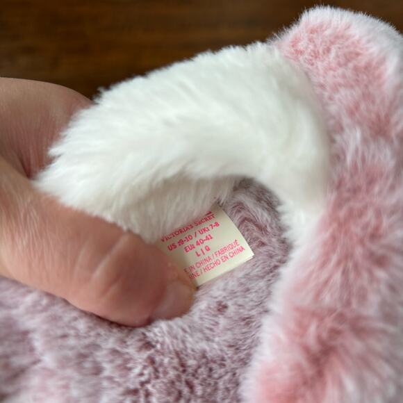 NWOT Victoria’s Secret Pink White Fuzzy Slippers Sz L - Picture 4 of 5
